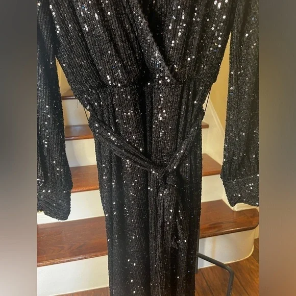 ▶️ Anne Klein ◀️ Black Sequin Surplice Midi Dress. Size 4